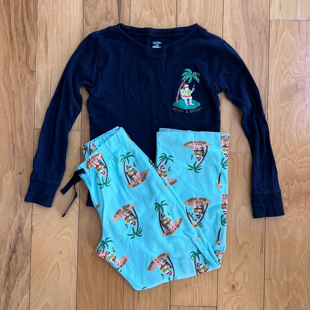 Old Navy Kids Santa Pajamas size medium/8